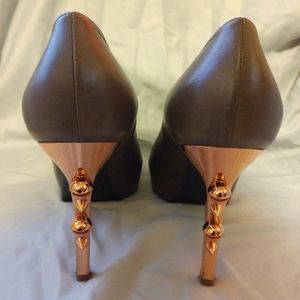 Ruthie Davis Taupe and Rose Gold Heels Pumps
